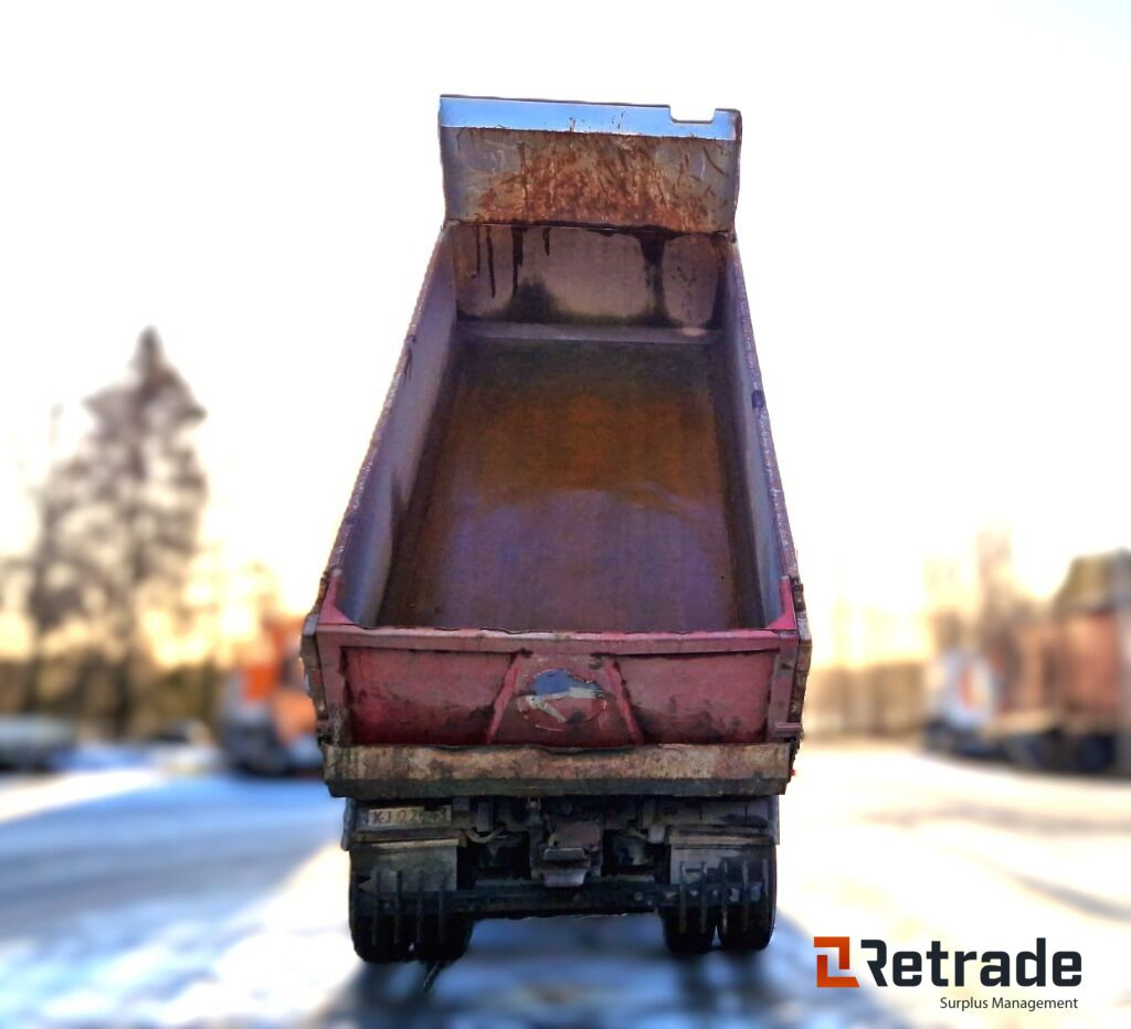 Robust og klar tippbil – Volvo FH16 650 8x4 med tipp og hengeropplegg - Camion benne: photos 5 Robust og klar tippbil – Volvo FH16 650 8x4 med tipp og hengeropplegg - Camion benne: photos 5