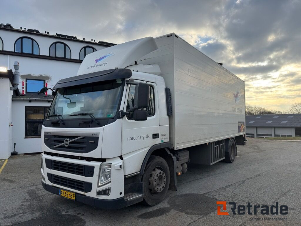 VOLVO FM 330 4X2 - Camion fourgon: photos 1 VOLVO FM 330 4X2 - Camion fourgon: photos 1