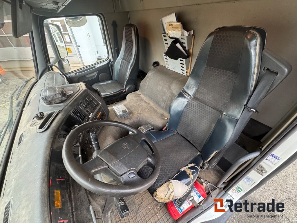 VOLVO FM 330 4X2 - Camion fourgon: photos 5 VOLVO FM 330 4X2 - Camion fourgon: photos 5