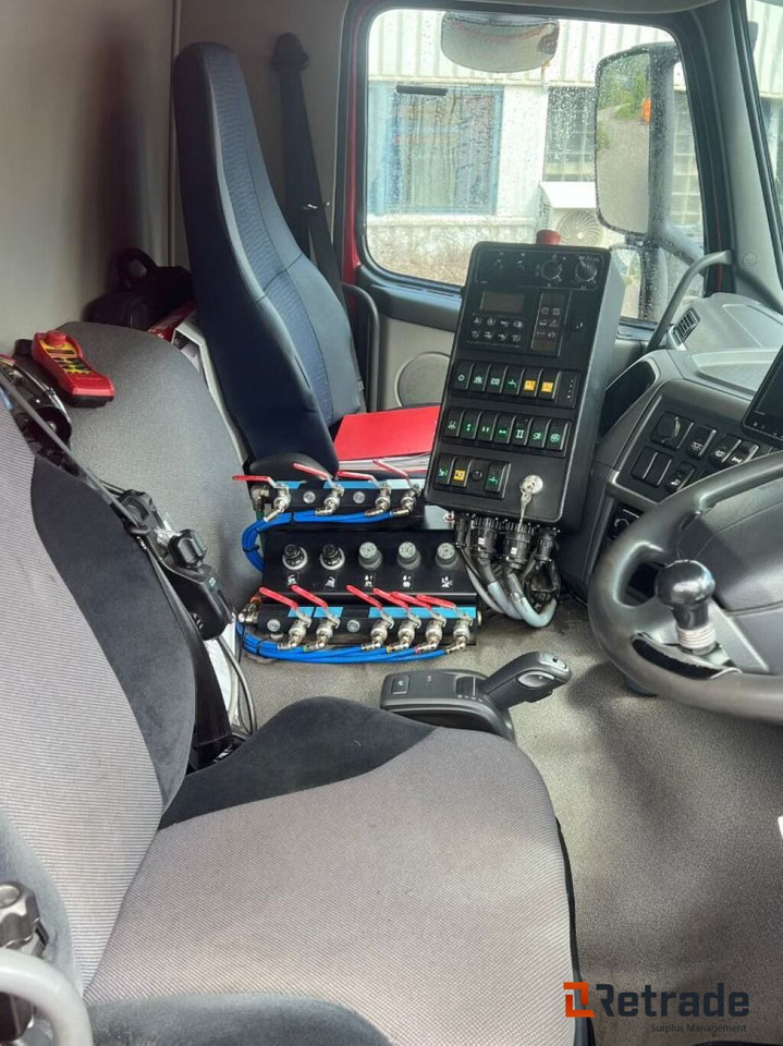 Volvo FE 300 Feiebil / Kombibil med Tipp og Brøyteoppsett - Balayeuse de voirie: photos 5 Volvo FE 300 Feiebil / Kombibil med Tipp og Brøyteoppsett - Balayeuse de voirie: photos 5