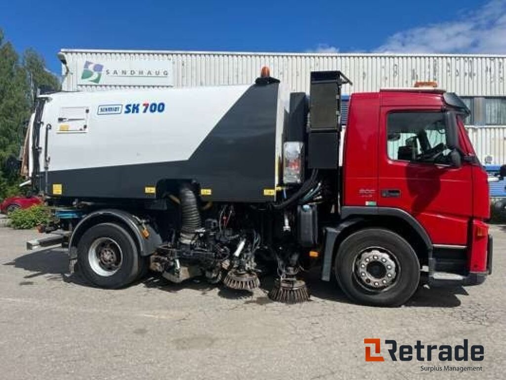 Volvo FE 300 Feiebil / Kombibil med Tipp og Brøyteoppsett - Balayeuse de voirie: photos 2 Volvo FE 300 Feiebil / Kombibil med Tipp og Brøyteoppsett - Balayeuse de voirie: photos 2