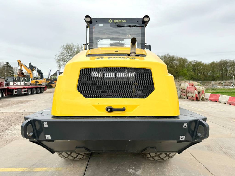 Bomag BW213D-5 - New / Unused / Vibrating Roller - Compacteur: photos 4 Bomag BW213D-5 - New / Unused / Vibrating Roller - Compacteur: photos 4