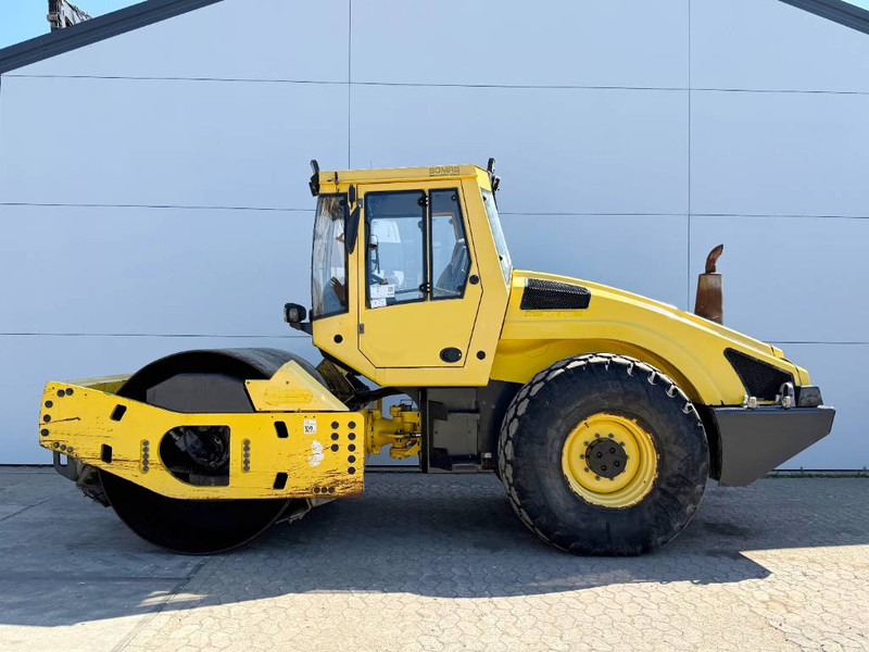 Bomag BW213DH-4 - Evib/BVC / German Machine - Compacteur: photos 1 Bomag BW213DH-4 - Evib/BVC / German Machine - Compacteur: photos 1