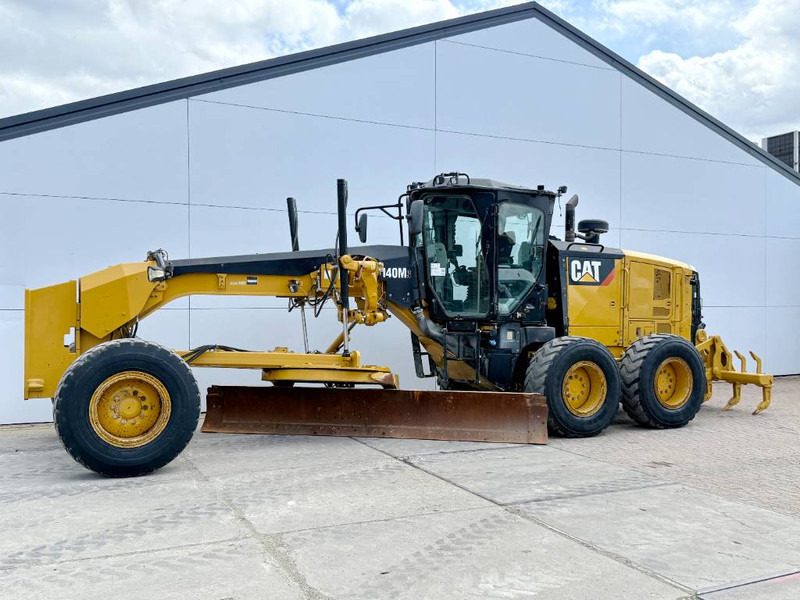 Cat 140M3 - Pushblock / Ripper / Joystick Controls - Niveleuse: photos 1 Cat 140M3 - Pushblock / Ripper / Joystick Controls - Niveleuse: photos 1