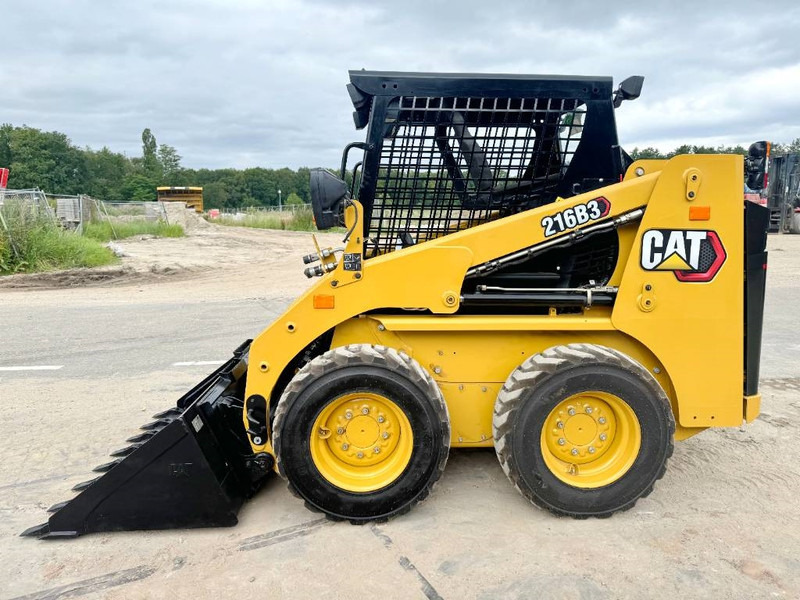 Cat 216B3 - New / Unused / Extra Hydraulic - Mini chargeuse: photos 2 Cat 216B3 - New / Unused / Extra Hydraulic - Mini chargeuse: photos 2