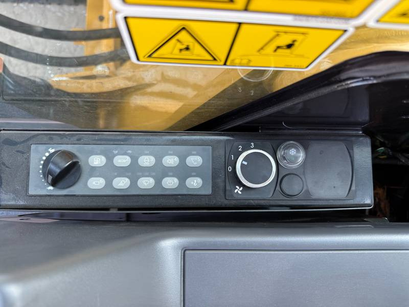 Pelle sur chenille Cat 320D3 GC - New / Unused / 2025 Model: photos 11