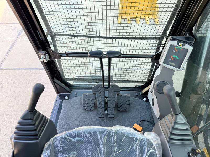 Pelle sur chenille Cat 320D3 GC - New / Unused / 2025 Model: photos 9