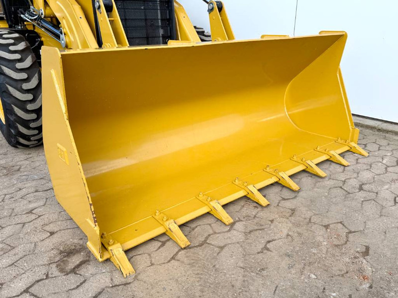 Tractopelle neuf Cat 424 4WD - Hammer Lines / Airco / Side Shift: photos 12