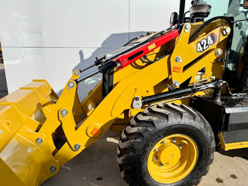 Tractopelle neuf Cat 424 4WD - Hammer Lines / Airco / Side Shift: photos 14