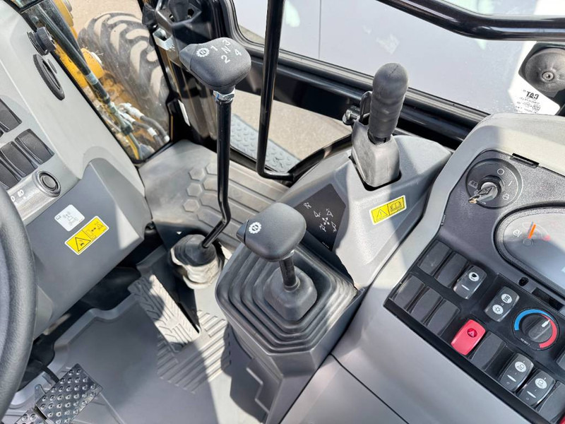 Tractopelle neuf Cat 424 4WD - Hammer Lines / Airco / Side Shift: photos 8
