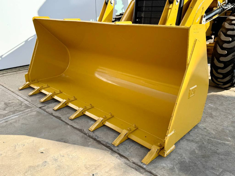 Tractopelle neuf Cat 424 4WD - Hammer Lines / Airco / Side Shift: photos 11