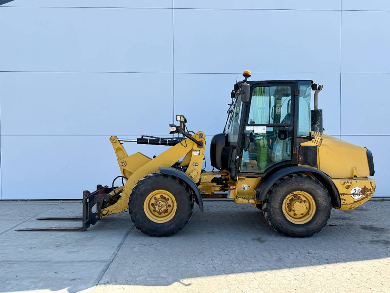 Cat 906H - Automatic Greasing / Quick Coupler - Chargeuse sur pneus: photos 1 Cat 906H - Automatic Greasing / Quick Coupler - Chargeuse sur pneus: photos 1