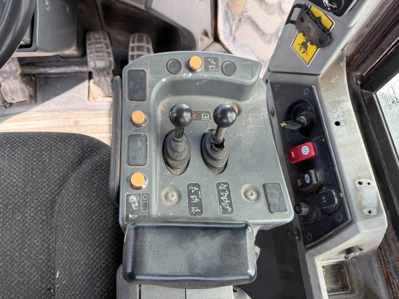 Chargeuse sur pneus Cat 950K - German Machine / New Michelin Tyres!: photos 10