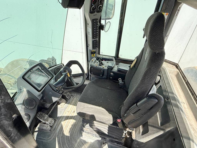 Chargeuse sur pneus Cat 950K - German Machine / New Michelin Tyres!: photos 8