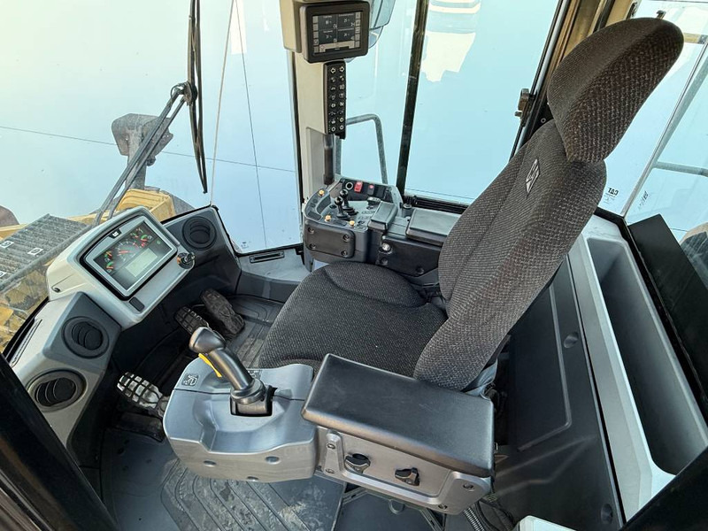 Chargeuse sur pneus Cat 972M - German Machine / Automatic Greasing: photos 8