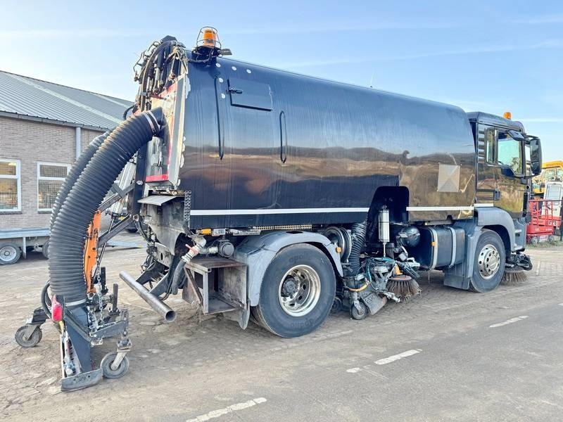 MAN MAN TGS18.320 - Dutch Sweeper Truck / Kehrwagen - Balayeuse de voirie: photos 5 MAN MAN TGS18.320 - Dutch Sweeper Truck / Kehrwagen - Balayeuse de voirie: photos 5