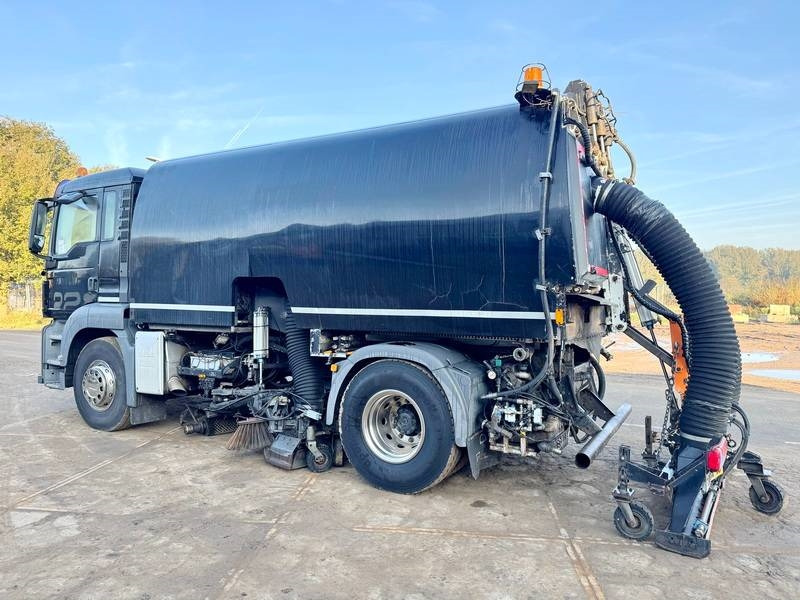 MAN MAN TGS18.320 - Dutch Sweeper Truck / Kehrwagen - Balayeuse de voirie: photos 3 MAN MAN TGS18.320 - Dutch Sweeper Truck / Kehrwagen - Balayeuse de voirie: photos 3