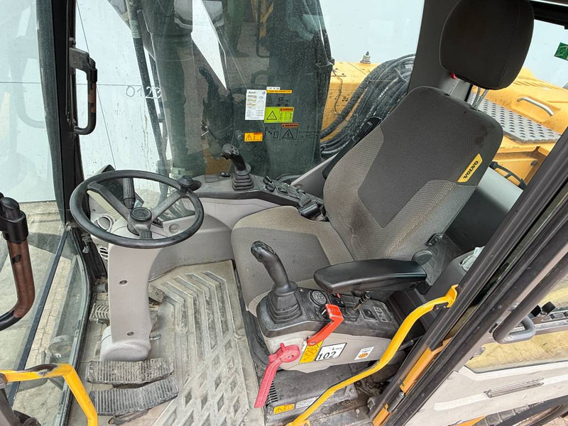 Pelle sur pneus Volvo EW180C - Dutch Machine / Triple Boom: photos 8