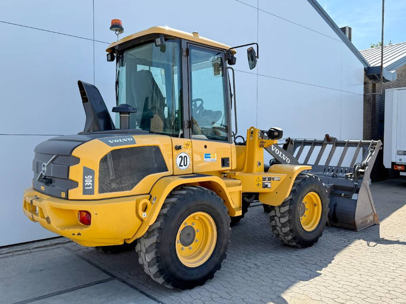 Volvo L30G - German Machine / 3rd Function - Chargeuse sur pneus: photos 5 Volvo L30G - German Machine / 3rd Function - Chargeuse sur pneus: photos 5