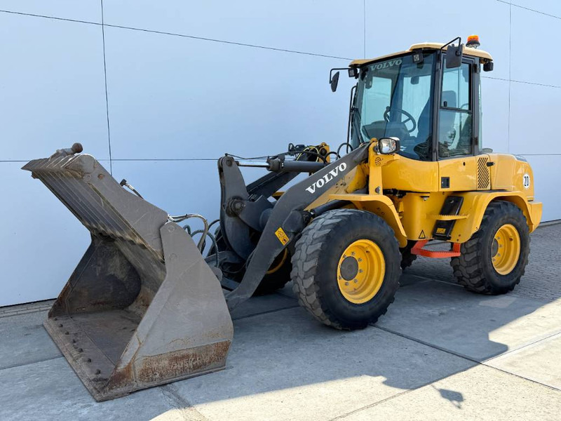 Volvo L30G - German Machine / 3rd Function - Chargeuse sur pneus: photos 2 Volvo L30G - German Machine / 3rd Function - Chargeuse sur pneus: photos 2