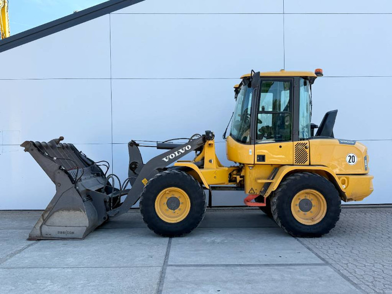 Volvo L30G - German Machine / 3rd Function - Chargeuse sur pneus: photos 1 Volvo L30G - German Machine / 3rd Function - Chargeuse sur pneus: photos 1