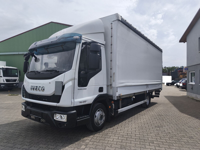 Iveco Eurocargo 75-210 Plane 3-Sitzer 4x2 Euro 6 LBW (20) - Camion à rideaux coulissants: photos 1 Iveco Eurocargo 75-210 Plane 3-Sitzer 4x2 Euro 6 LBW (20) - Camion à rideaux coulissants: photos 1