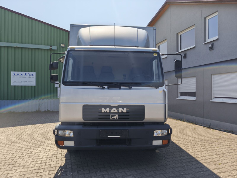 MAN LE 10.220 - Camion fourgon: photos 3 MAN LE 10.220 - Camion fourgon: photos 3