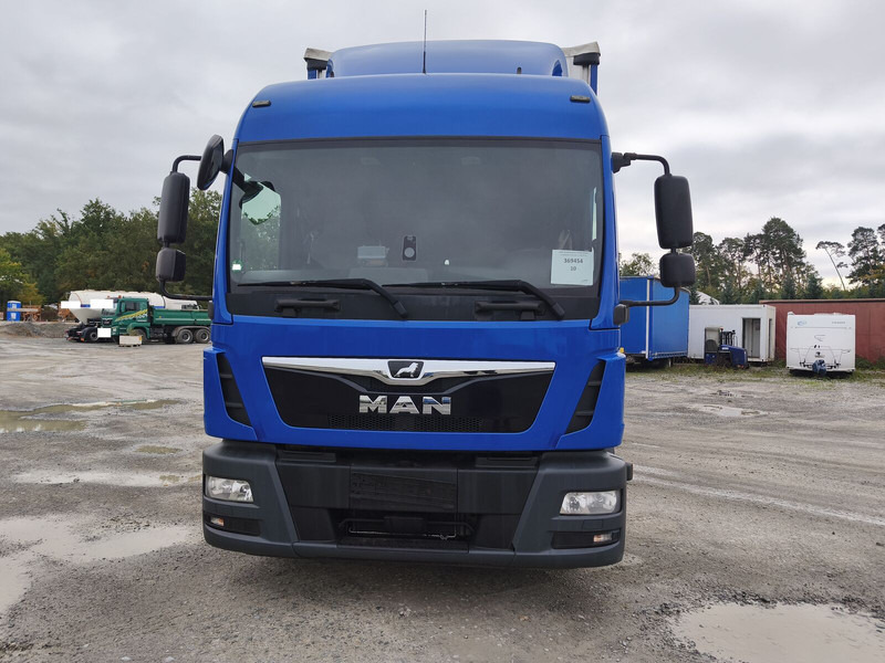 MAN TGL 8.220 Plane Jumbo Gardine Euro6 4x2 (10) - Camion à rideaux coulissants: photos 3 MAN TGL 8.220 Plane Jumbo Gardine Euro6 4x2 (10) - Camion à rideaux coulissants: photos 3