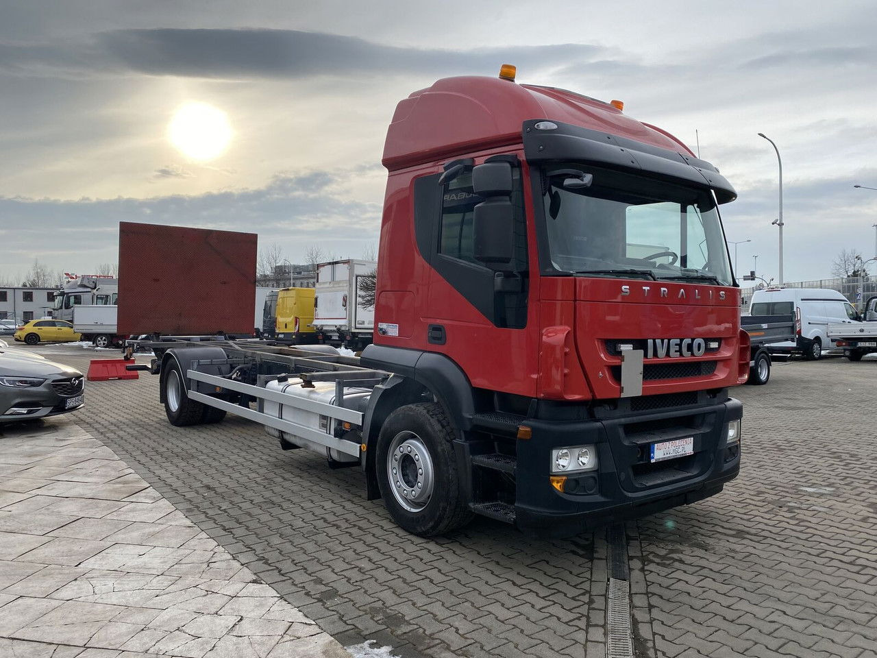 IVECO Iveco Stralis 360 AT 190 / Euro 5 / NEW Service / Long Frame - Châssis cabine: photos 1 IVECO Iveco Stralis 360 AT 190 / Euro 5 / NEW Service / Long Frame - Châssis cabine: photos 1