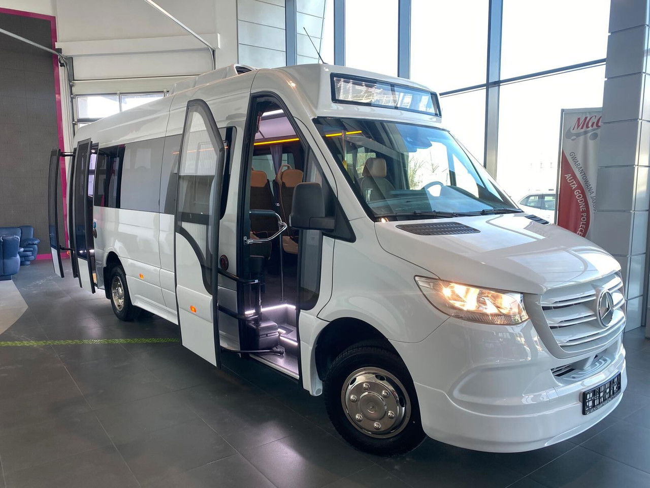 Mercedes-Benz Sprinter 517 - Minibus, Transport de personnes: photos 1 Mercedes-Benz Sprinter 517 - Minibus, Transport de personnes: photos 1