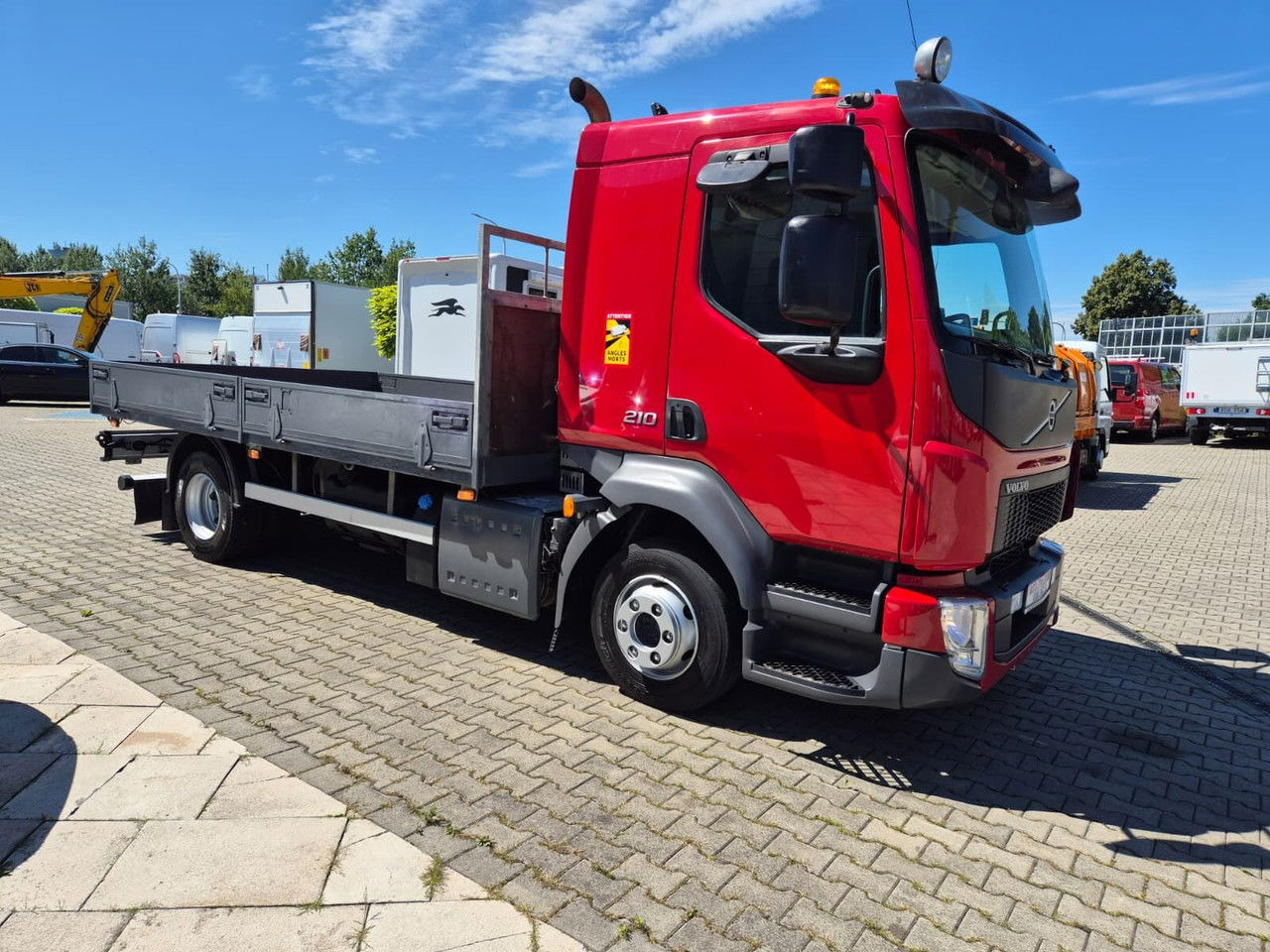 Volvo FL 210 1 Owner / LOW KM / Fassi - Camion plateau, Camion grue: photos 5 Volvo FL 210 1 Owner / LOW KM / Fassi - Camion plateau, Camion grue: photos 5