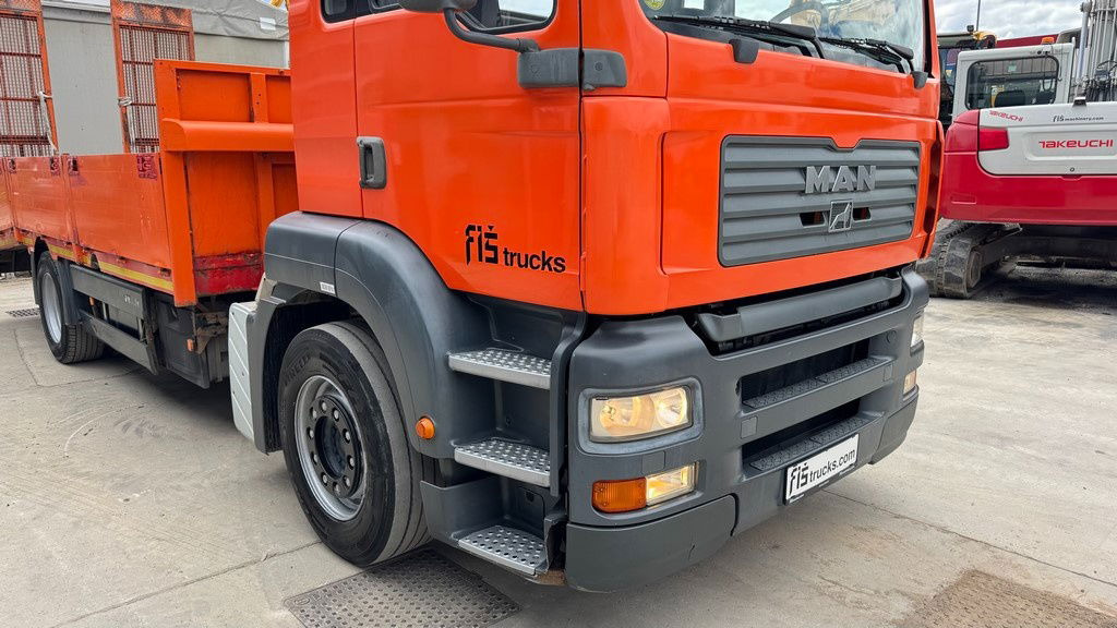MAN TGA 18.413 4X2 transporter - 6.4m - hydraulic ramps - Camion porte-voitures: photos 4 MAN TGA 18.413 4X2 transporter - 6.4m - hydraulic ramps - Camion porte-voitures: photos 4