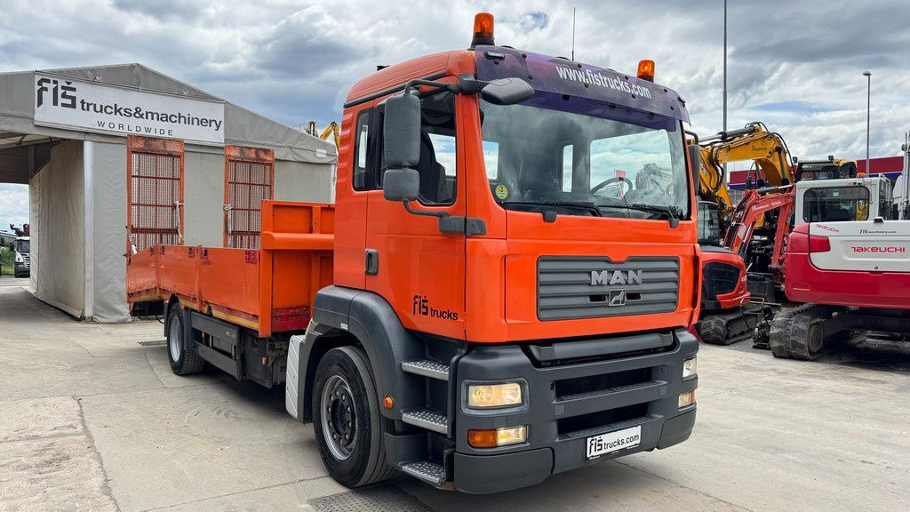 MAN TGA 18.413 4X2 transporter - 6.4m - hydraulic ramps - Camion porte-voitures: photos 3 MAN TGA 18.413 4X2 transporter - 6.4m - hydraulic ramps - Camion porte-voitures: photos 3