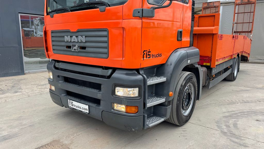 MAN TGA 18.413 4X2 transporter - 6.4m - hydraulic ramps - Camion porte-voitures: photos 2 MAN TGA 18.413 4X2 transporter - 6.4m - hydraulic ramps - Camion porte-voitures: photos 2