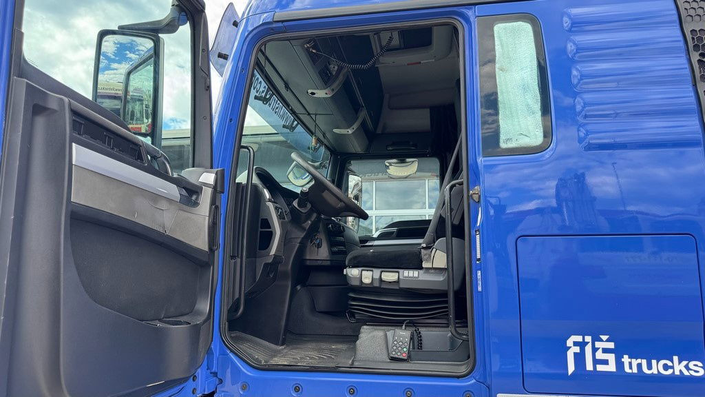 Camion fourgon MAN TGX 26.440 6x2 box truck - retarder - lifting axle: photos 17