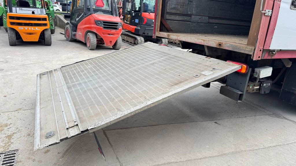 Camion fourgon MAN TGX 26.440 6x2 box truck - retarder - lifting axle: photos 7