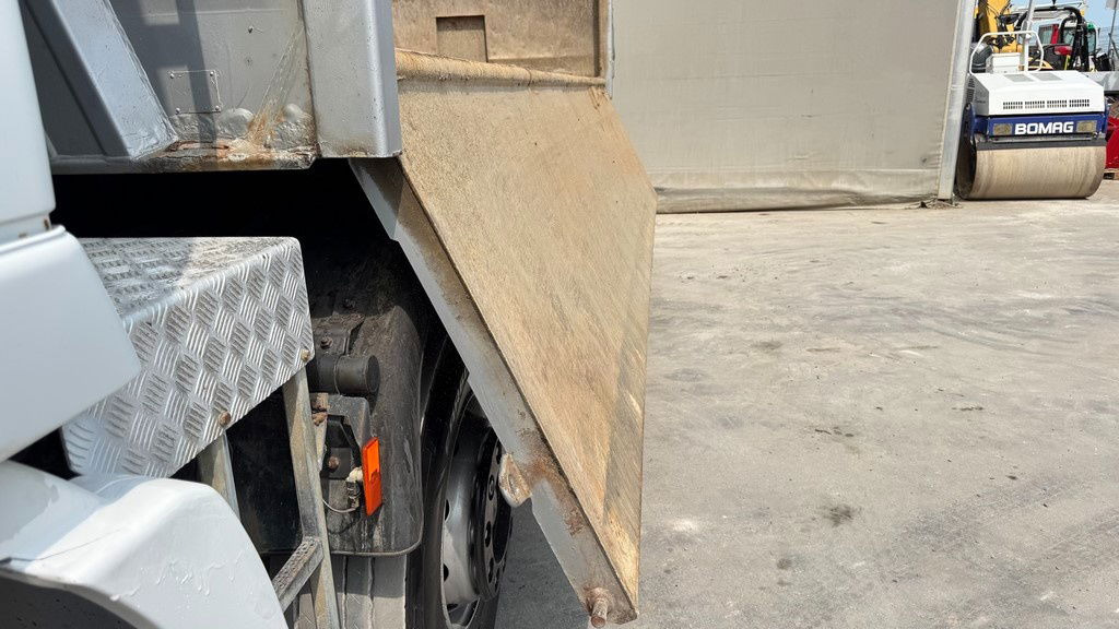 Mercedes-Benz Actros 3241 8x4 meiller tipper - bordmatic - Camion benne: photos 3 Mercedes-Benz Actros 3241 8x4 meiller tipper - bordmatic - Camion benne: photos 3