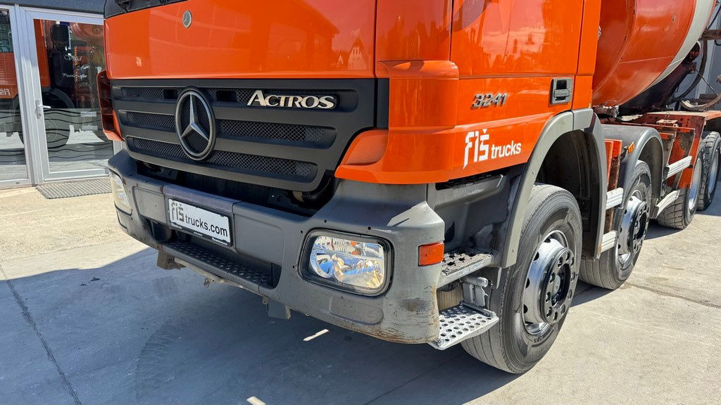 Mercedes-Benz Actros 3241 8x4 mixer 9m3 - Camion malaxeur: photos 2 Mercedes-Benz Actros 3241 8x4 mixer 9m3 - Camion malaxeur: photos 2