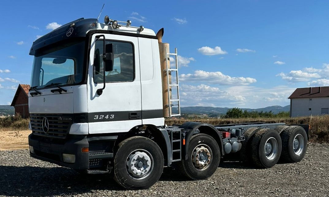 Mercedes-Benz Actros 3243 8x4 chassis - Châssis cabine: photos 1 Mercedes-Benz Actros 3243 8x4 chassis - Châssis cabine: photos 1