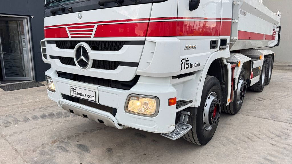 Mercedes-Benz Actros 3246 8X4 mulda tipper - retarder - hydr. back door - Camion benne: photos 3 Mercedes-Benz Actros 3246 8X4 mulda tipper - retarder - hydr. back door - Camion benne: photos 3