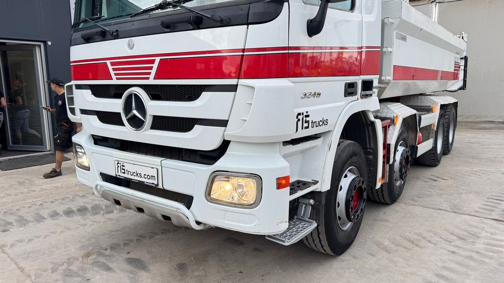 Mercedes-Benz Actros 3246 8X4 mulda tipper - retarder - hydr. back door - Camion benne: photos 2 Mercedes-Benz Actros 3246 8X4 mulda tipper - retarder - hydr. back door - Camion benne: photos 2