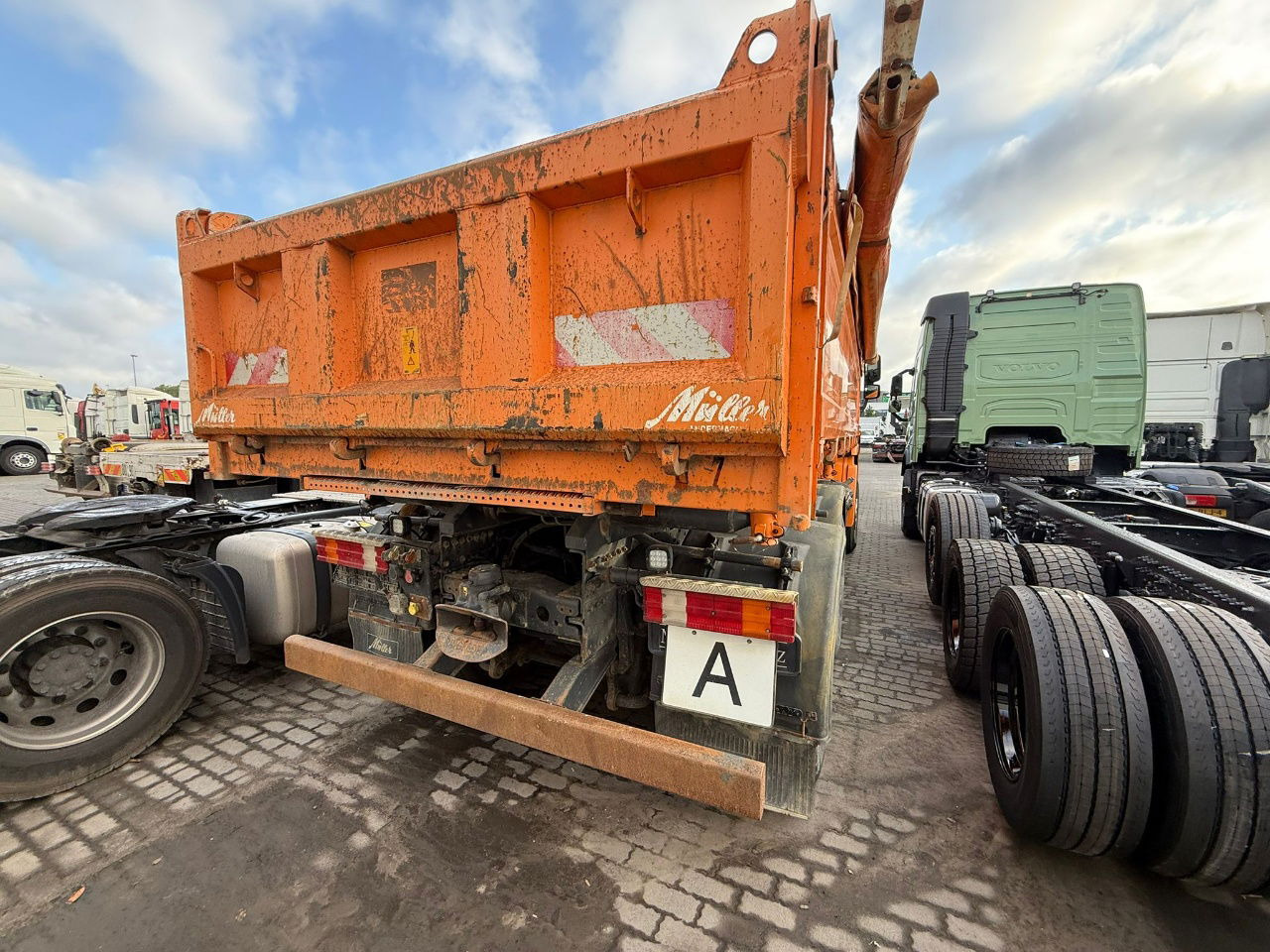 Mercedes-Benz Actros 3346 K 6x4 bordmatic - 3 pedals - Camion benne: photos 4 Mercedes-Benz Actros 3346 K 6x4 bordmatic - 3 pedals - Camion benne: photos 4