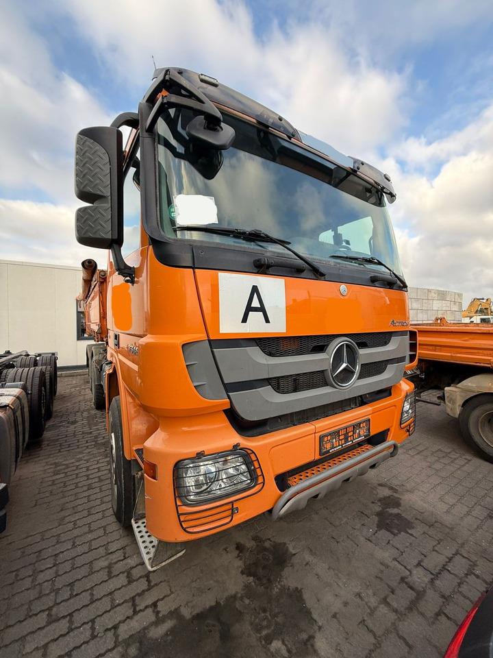 Mercedes-Benz Actros 3346 K 6x4 bordmatic - 3 pedals - Camion benne: photos 2 Mercedes-Benz Actros 3346 K 6x4 bordmatic - 3 pedals - Camion benne: photos 2