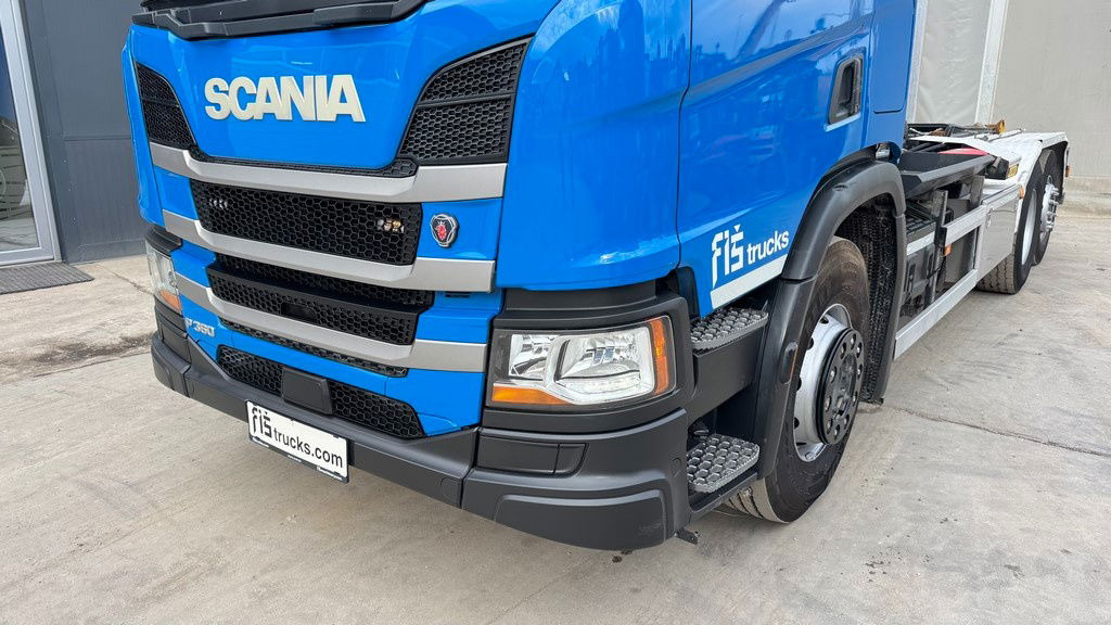 Scania P 360 6x2 palfinger abroll tipper - steering axle - Camion porte-conteneur/ Caisse mobile: photos 2 Scania P 360 6x2 palfinger abroll tipper - steering axle - Camion porte-conteneur/ Caisse mobile: photos 2