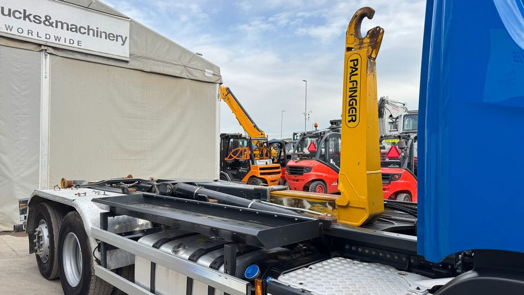 Scania P 360 6x2 palfinger abroll tipper - steering axle - Camion porte-conteneur/ Caisse mobile: photos 4 Scania P 360 6x2 palfinger abroll tipper - steering axle - Camion porte-conteneur/ Caisse mobile: photos 4