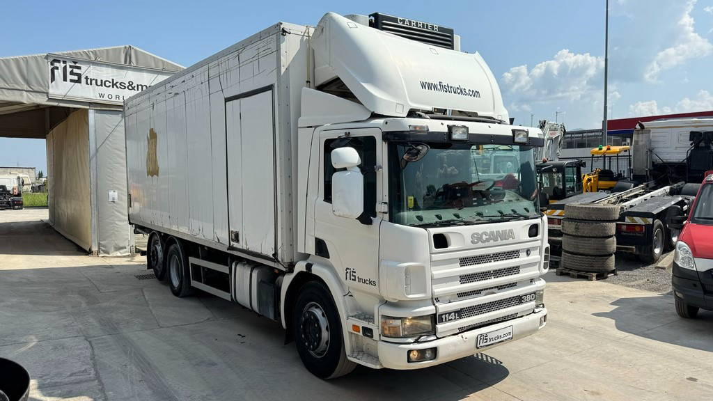Scania R 114 6X2 carrier fridge - ramp - Camion frigorifique: photos 3 Scania R 114 6X2 carrier fridge - ramp - Camion frigorifique: photos 3