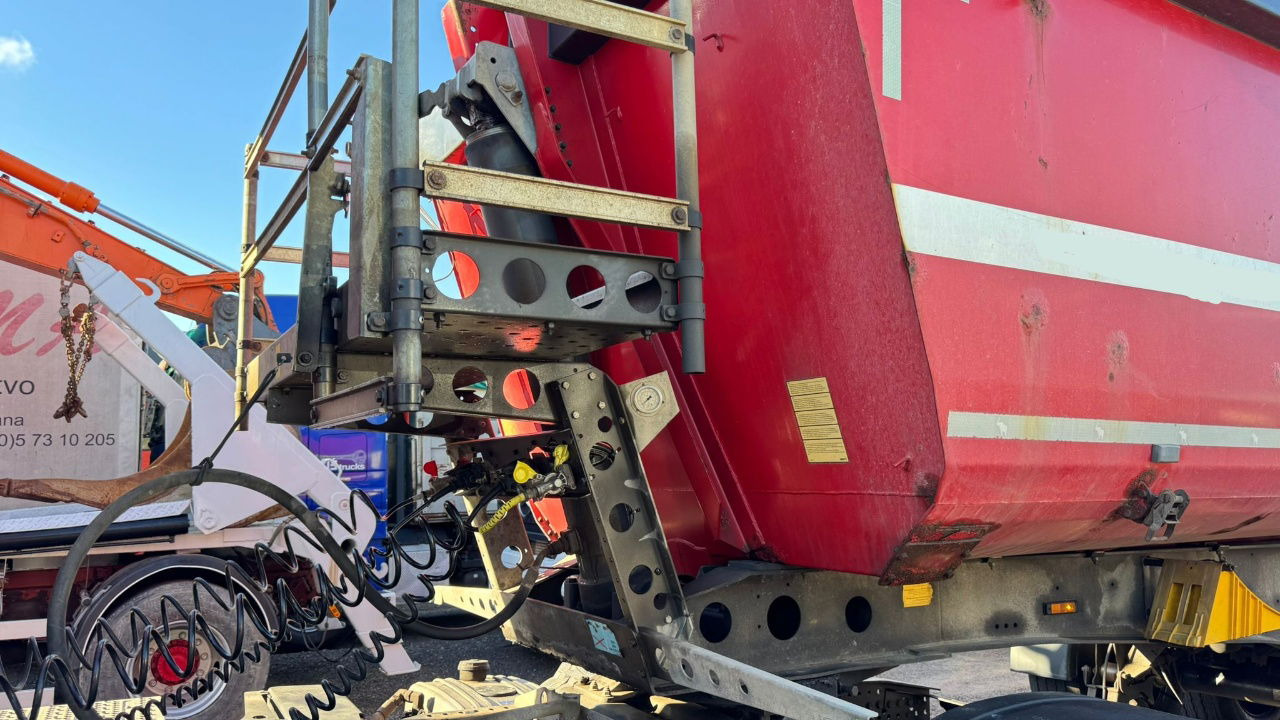 Schmitz Cargobull SGF S3 - taurpaulin - Semi-remorque benne: photos 5 Schmitz Cargobull SGF S3 - taurpaulin - Semi-remorque benne: photos 5