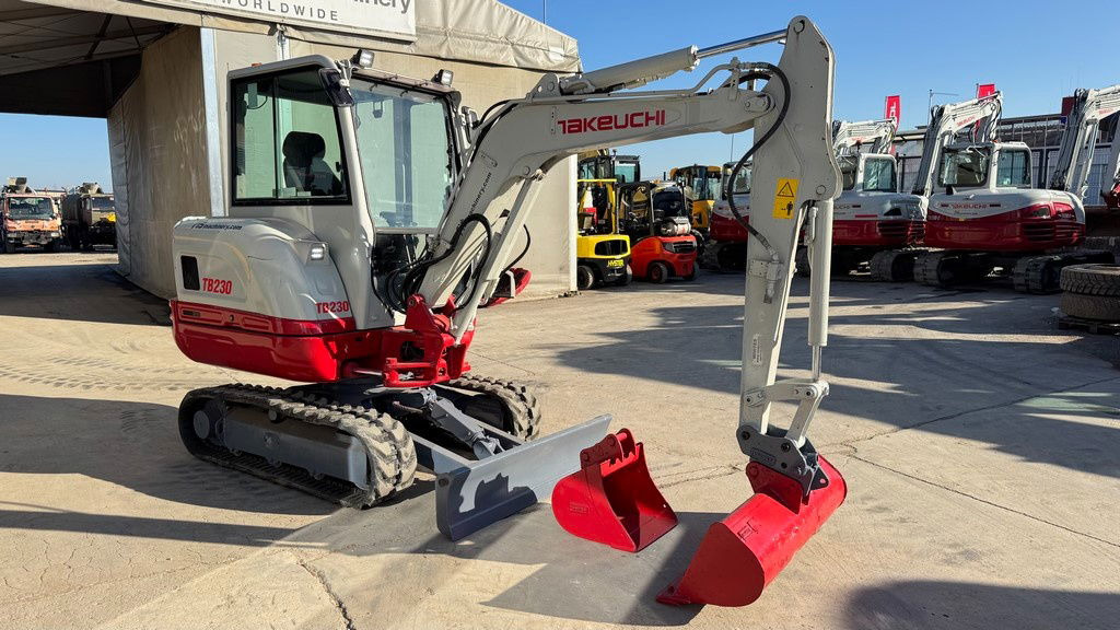 Takeuchi TB230 - 2019 Year - 2435 Hours - 2X Buckets - NEW Tracks - Mini pelle: photos 5 Takeuchi TB230 - 2019 Year - 2435 Hours - 2X Buckets - NEW Tracks - Mini pelle: photos 5