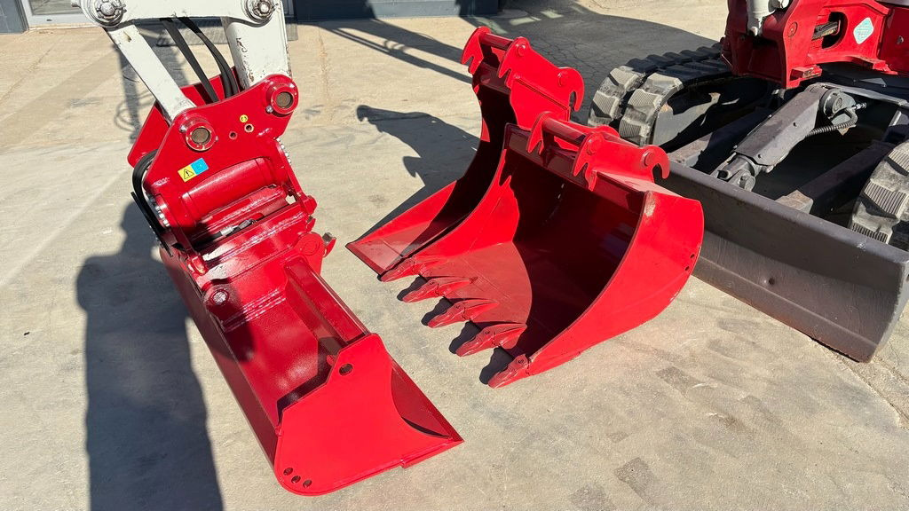 Takeuchi TB250-2 - 2021 Year - 1825 Hours - Powertilt -3X Buckets - Mini pelle: photos 1 Takeuchi TB250-2 - 2021 Year - 1825 Hours - Powertilt -3X Buckets - Mini pelle: photos 1