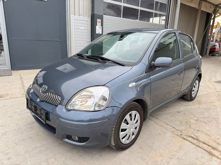 Toyota Yaris 1.3 - Petrol - 5 Doors - AC - Voiture à hayon: photos 1 Toyota Yaris 1.3 - Petrol - 5 Doors - AC - Voiture à hayon: photos 1